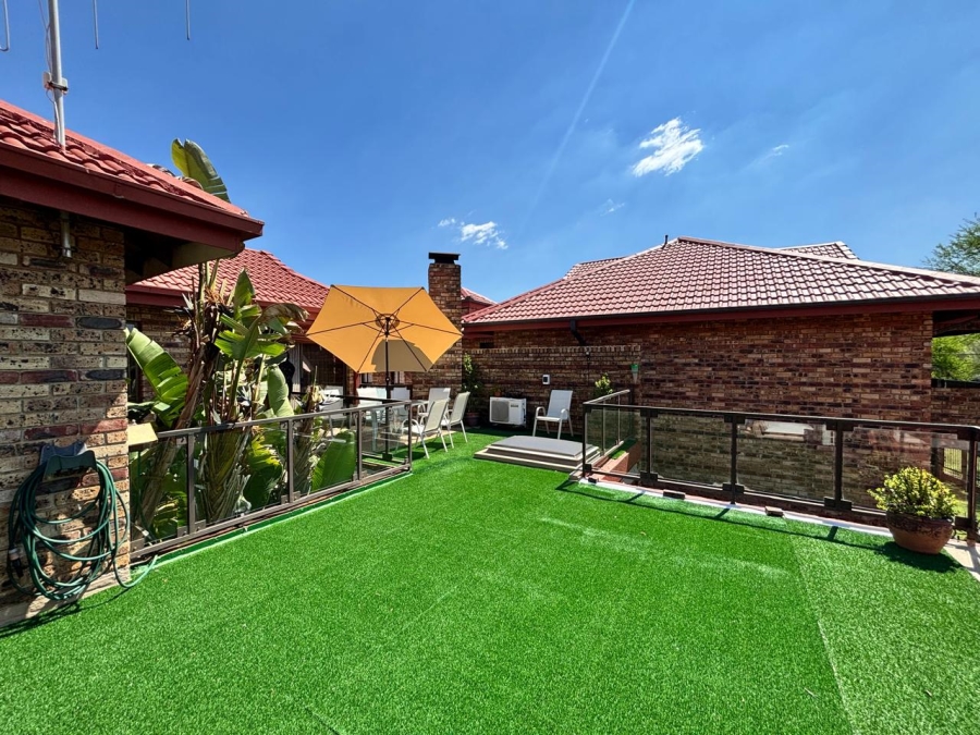 5 Bedroom Property for Sale in Heilige Akker North West